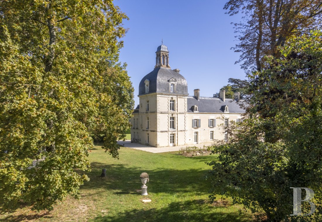Au sud de l’Indre-et-Loire, à mi-chemin entre Tours et Poitiers, un château tourangeau des 17e et 19e siècles - photo  n°46